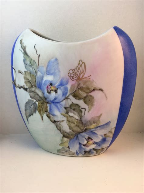 Vase Plat Designporcelaine Peinte La Mainfleurs Bleues Etsy France