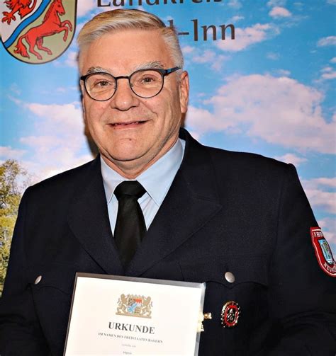 Landkreis Rottal Inn Ehrt Ehrenamtliche Von Feuerwehr Und Brk F R