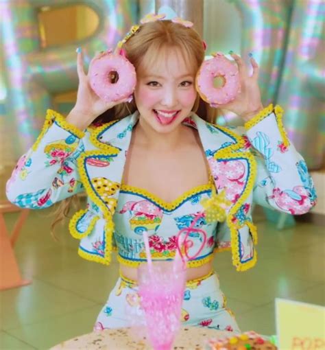 Nayeon Pop Mv Nayeon Kpop Girls Fashion Idol