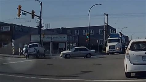 You Ve Got To Watch Out Dascham Video Shows Pedestrian Narrowly Escaping 2 Vehicle Collision