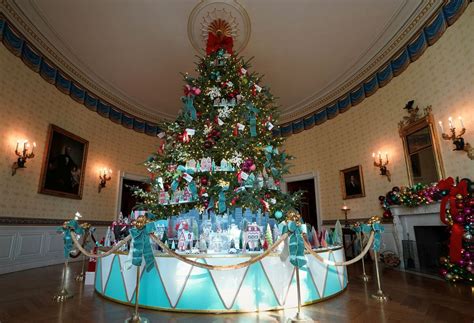 White House unveils Christmas decor - November 27, 2023 | Reuters