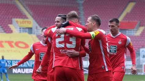 1 FC Kaiserslautern verteidigt Platz 2 Ungefährdeter Sieg gegen