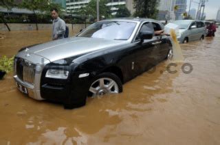 Banjir Di Jalan Jenderal Sudirman Datatempo