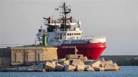 Le navire ambulance Ocean Viking immobilisé 20 jours à Bari par les