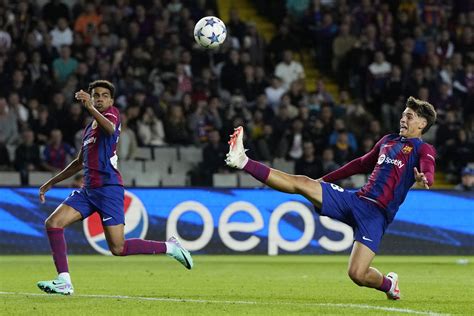 Barcelona ended the Shakhtar game with a forward line with average age