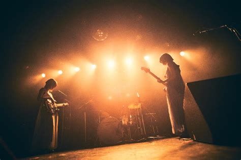 羊文学（photo By Tetsuya Yamakawa） Homecomingsが羊文学迎えた特別な一夜、新曲「here」も