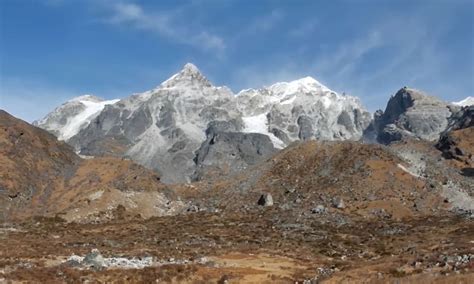 Hire A Guide And A Porter For The Kanchenjunga Trek