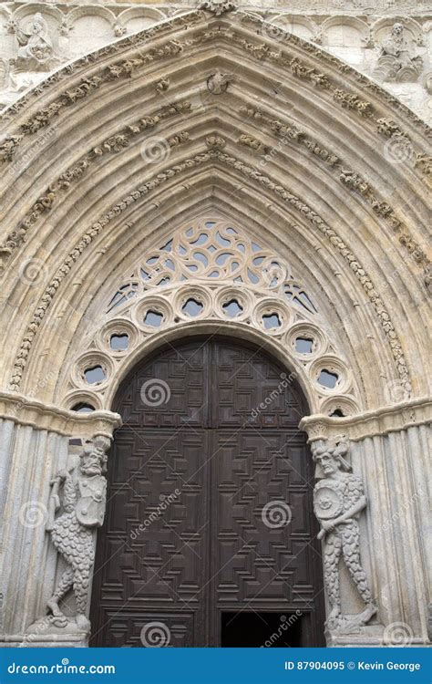 Porta E Entrada Da Igreja Da Catedral Avila Imagem De Stock Imagem