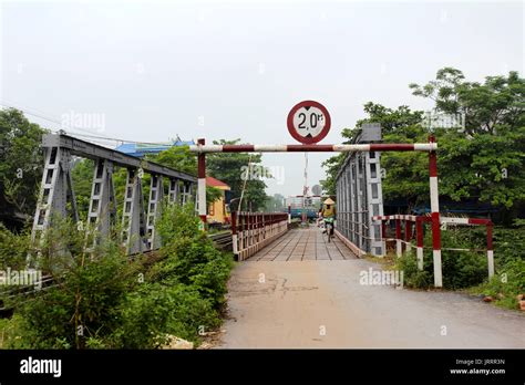 Duong Bridge Hi Res Stock Photography And Images Alamy