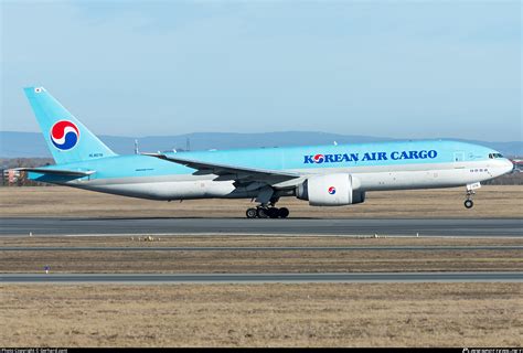 HL8076 Korean Air Lines Boeing 777 FB5 Photo By Gerhard Zant ID