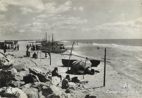 CPSM FRANCE 13 Saintes Maries de la Mer les barques de pêche sur le