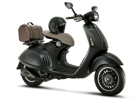 Vespa 946 Emporio Armani