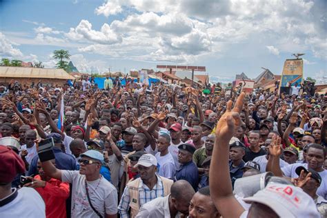 Le Roi Du Maniema Matata Ponyo Mouille Le Maillot Pour Mo Se Katumbi