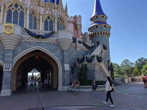 First Look as Cinderella Castle Christmas Decorations Begin to Appear ...