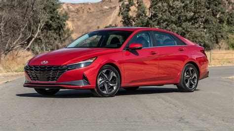 Hyundai Elantra 2022 Red