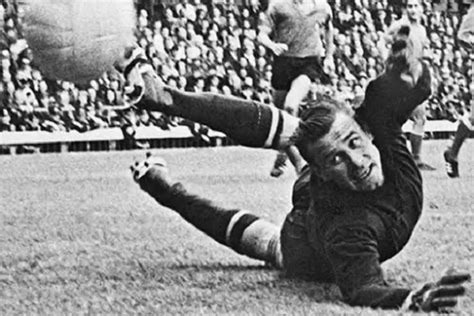 Mengenal Sosok Lev Yashin Sang Black Spider Satu Satunya Kiper