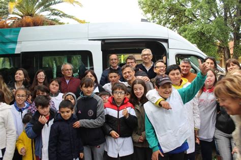 La Escuela De Educaci N Especial N Recibi Una Nueva Combi Km Para