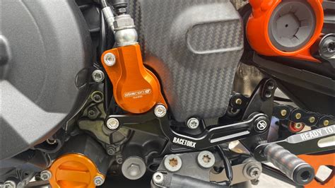 Oberon Clutch Slave Fitting To Ktm Superduke R Youtube