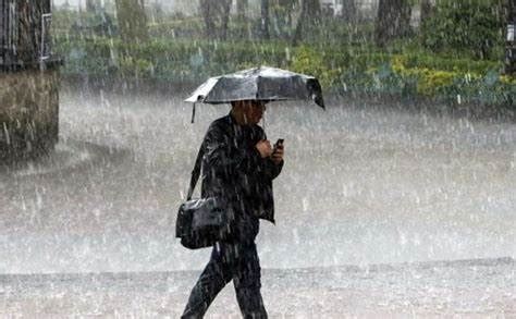 No Guarde El Paraguas Continuar N Las Lluvias En El Pa S