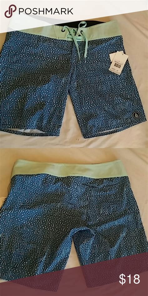 Volcom 9 Board Shorts Size 3 Gym Shorts Womens