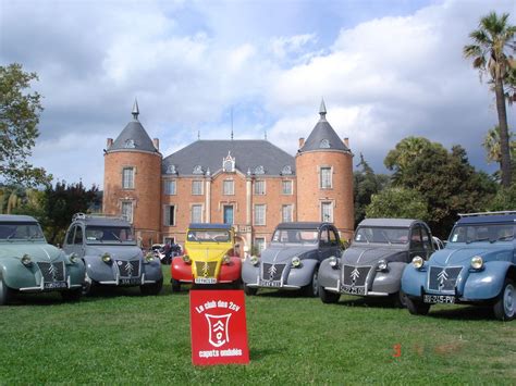 la sortie au chateau de Sollies Pont 2 CV à capots ondulés