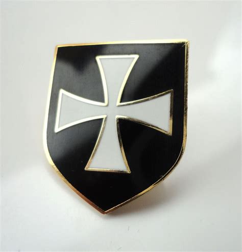 Knights Templar Shield Crusader St George Biker Crusade Cross Pin Badge