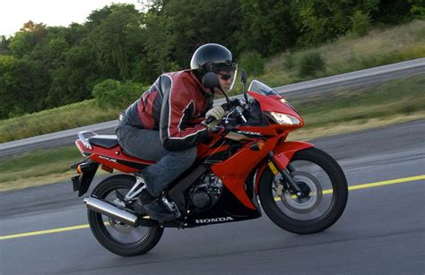 Honda CBR125R - Test Ride (The CMG Six) - Canada Moto Guide