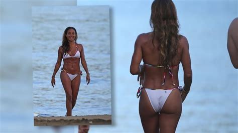 Bikini Clad Jada Pinkett Smith Flaunts Her Seriously Toned Stomach In