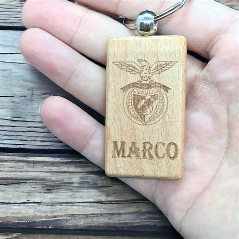 Llaveros De Madera Grabados A Láser Personalizados Con El Escudo De