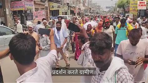 Video Villagers Angry At Not Getting 100 Yard Plots In Narnaunad