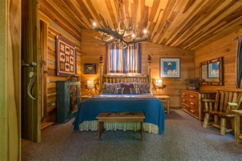 Book Aspen Leaf Log Cabin, Nashville, Indiana - All Cabins