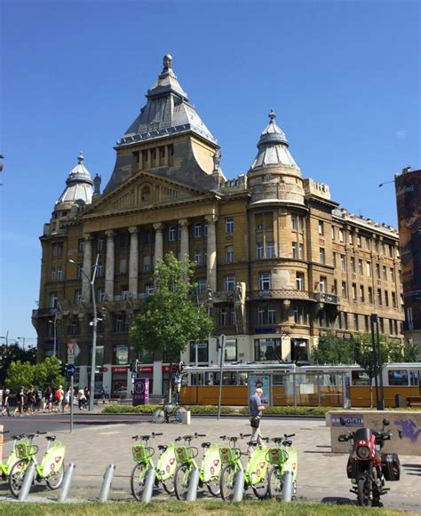 Budapest Exploring: Jewish Quarter, Great Synagogue & Ruin Pubs