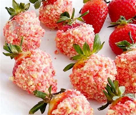 How To Make Strawberry Crunch Strawberries Savvy Homebody