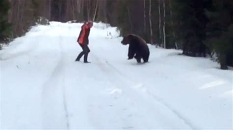 Attaqué par un ours cet homme a eu une idée folle qui lui a sauvé la