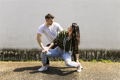 Image Brunette Girl Men Dance Two Female Jeans