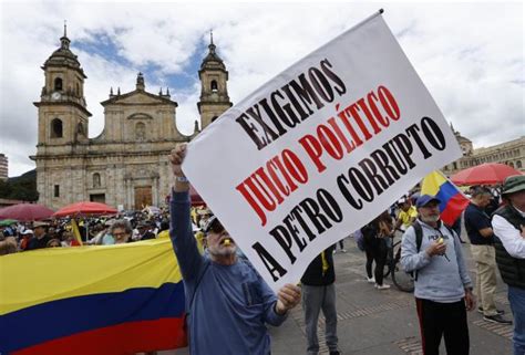 Al Grito De ¡fuera Petro Los Colombianos Protestan Contra El Gobierno