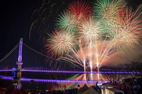 예산군 ‘예당호 출렁다리 음악분수와 레이저 영상쇼 운영시간 변경