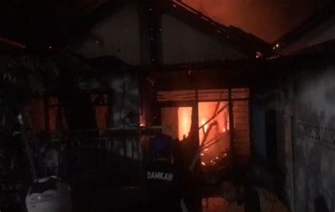 Dua Rumah Di Kota Mojokerto Terbakar Diduga Akibat Charger HP Meledak