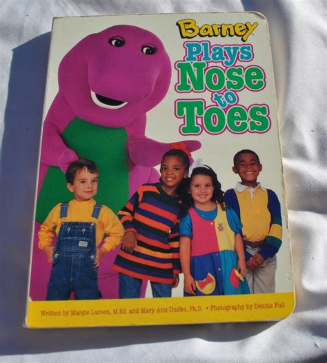 BARNEY PLAYS NOSE TO TOES angielski dzieci (12844187181) | Książka Allegro