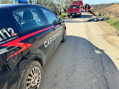 Un operaio di 23 anni è morto travolto dal terreno in uno scavo