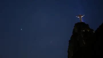 Cometa Leonard No Brasil Veja Foto Do Objeto Ao Lado Do Cristo