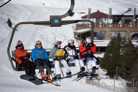 Grandvalira, Andorra . 2022 01 January . People skiing in the Pyrenees
