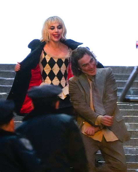 Joker Set Photos Lady Gaga Joaquin Phoenix On Stairs