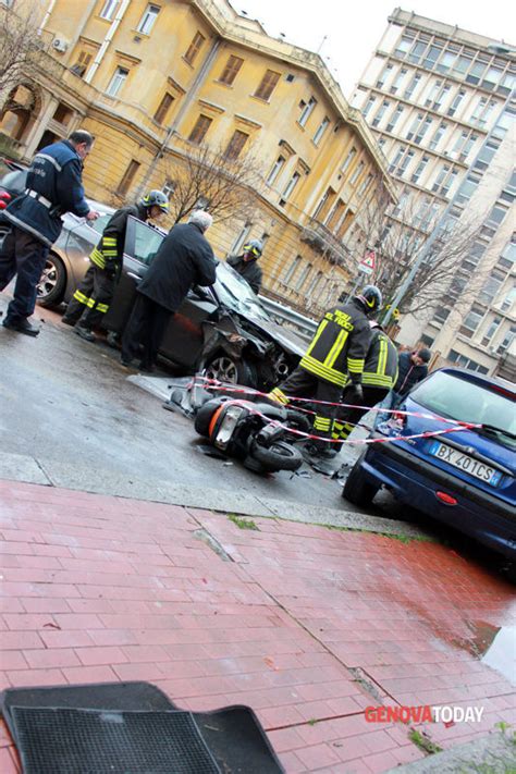 Incidente In Corso Europa Auto Cappottata