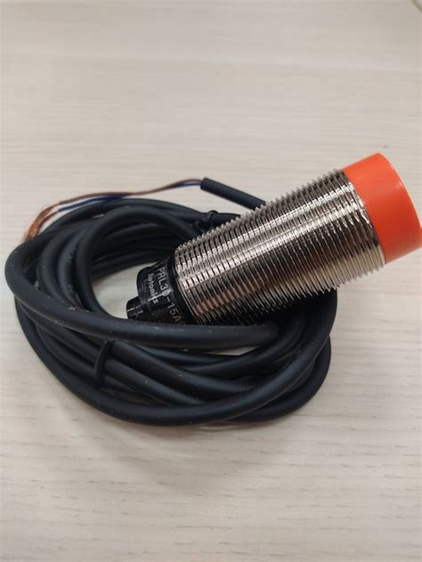 Cylindrical Inductive Proximity Sensors PRL30 15AC