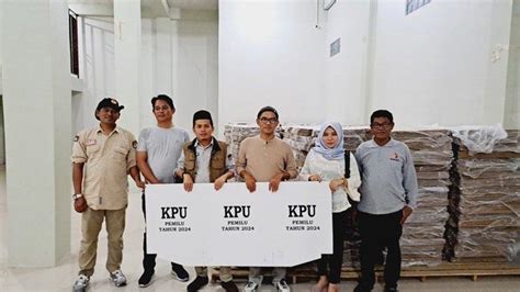 Distribusi Logistik Tahap Pertama Pemilu 2024 Diterima KPU HSU Kotak