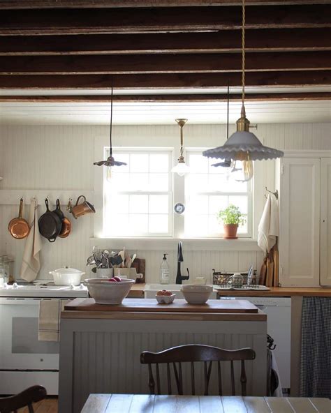 20+ Farmhouse Kitchen Ideas to Inspire Your Home Makeover - Decor Dojo