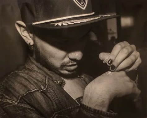 Viviendo de noche una mirada a la vida nocturna gay en México