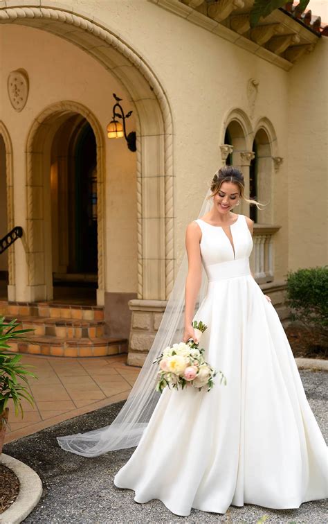 Futuristic wedding dresses 60 photos - Vianawedding.com