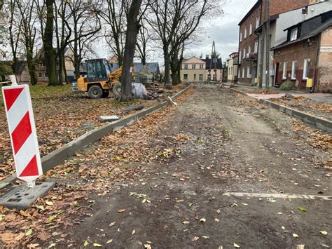 Na Nowym Rynku skwer do połowy przy Stypułkowskiego oczekiwanie na